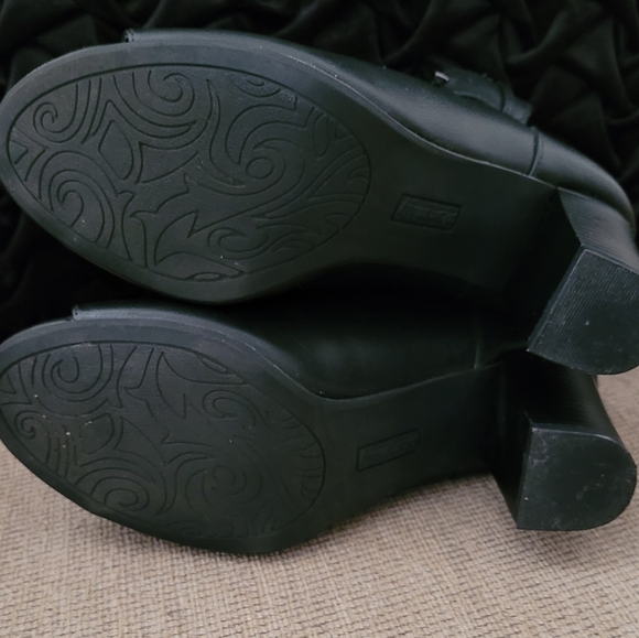 SOLE SENSEABILITY MEMORY FOAM PEEP TOE BOOTIES - Picture 10 of 11